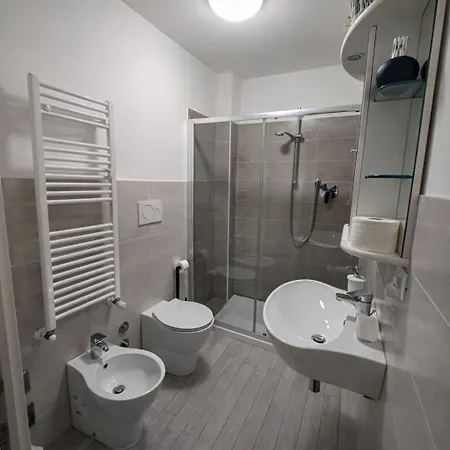 Dorothy 3* بولونيا